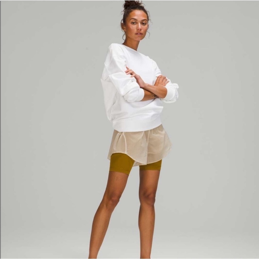 Lululemon Step Out High Rise Short 3" in White Opal - Picture 3 of 14